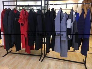 如何优化兰梦萱品牌女装尾货折扣店的陈列方式，提升服装美感与吸引力